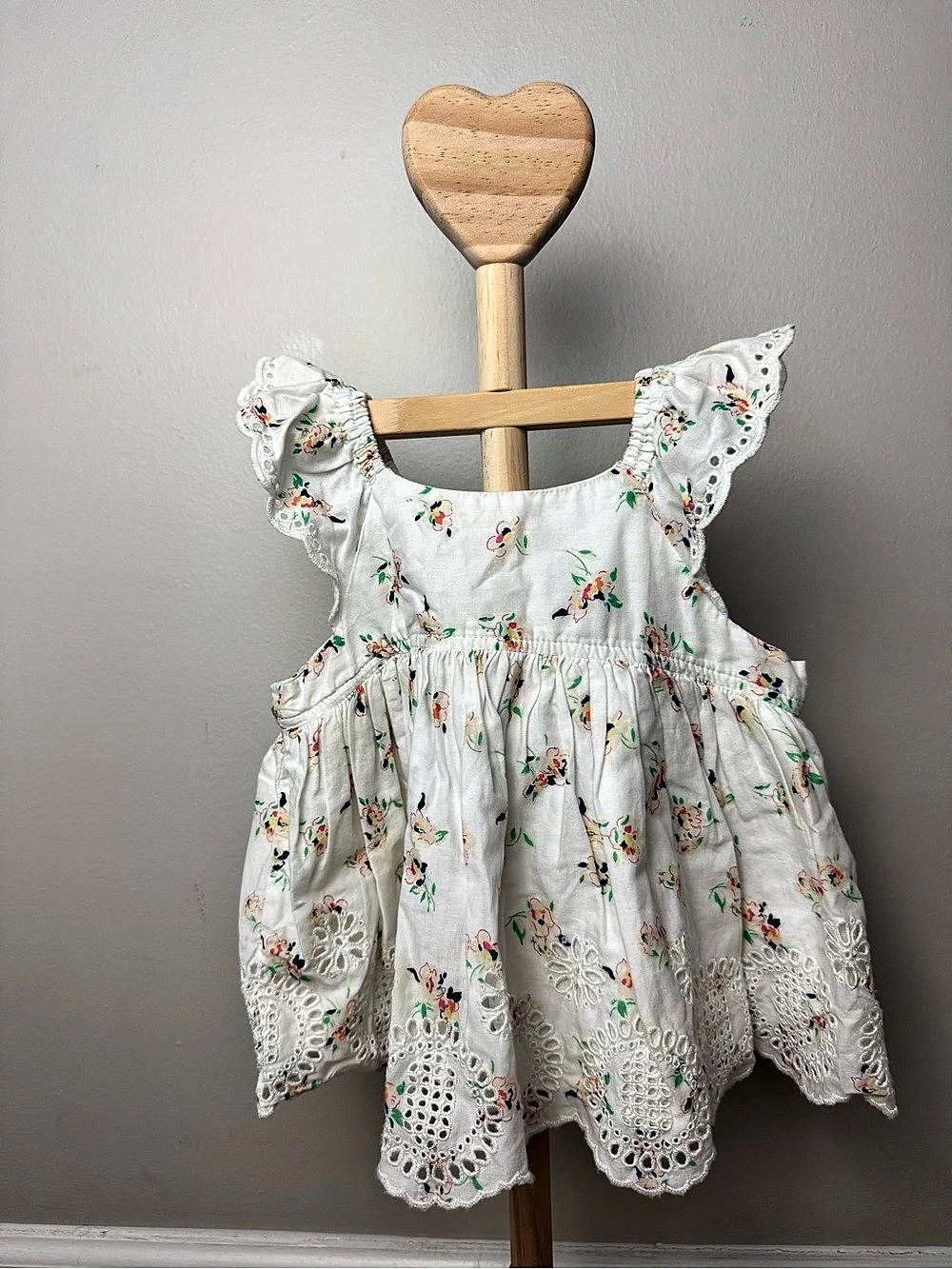 Baby Gap Girls Floral Eyelet Dress 12-18 months